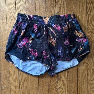lululemon Hotty Hot High Rise Shorts - Size 8